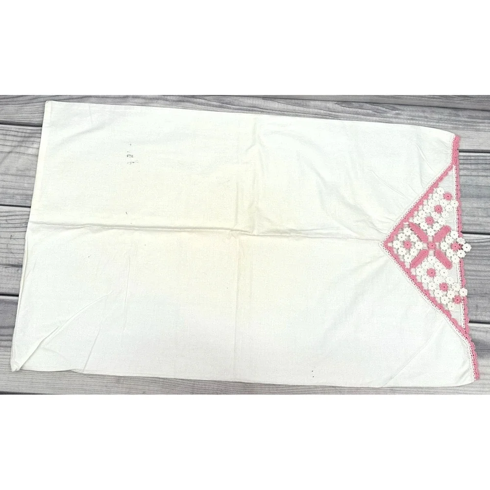 PAIR OF VINTAGE EMBROIDERED PILLOWCASES - 33